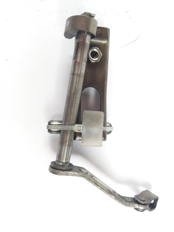 Honda CB 750 K (Z) RC01 - spojovací páka motoru s mechanikou