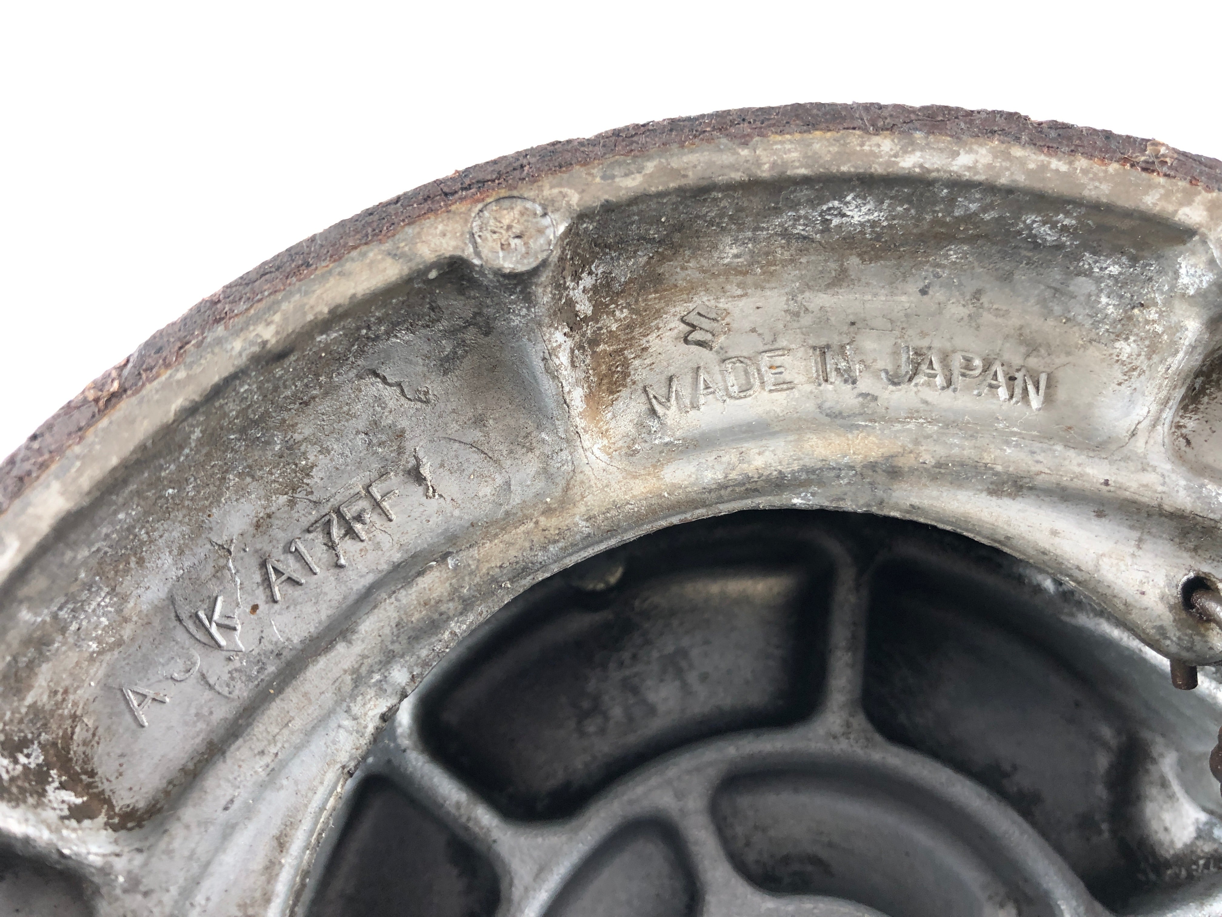 Suzuki LS 650 NP41B [1990] - Wheel Hub Cover Brake Drum på baksidan