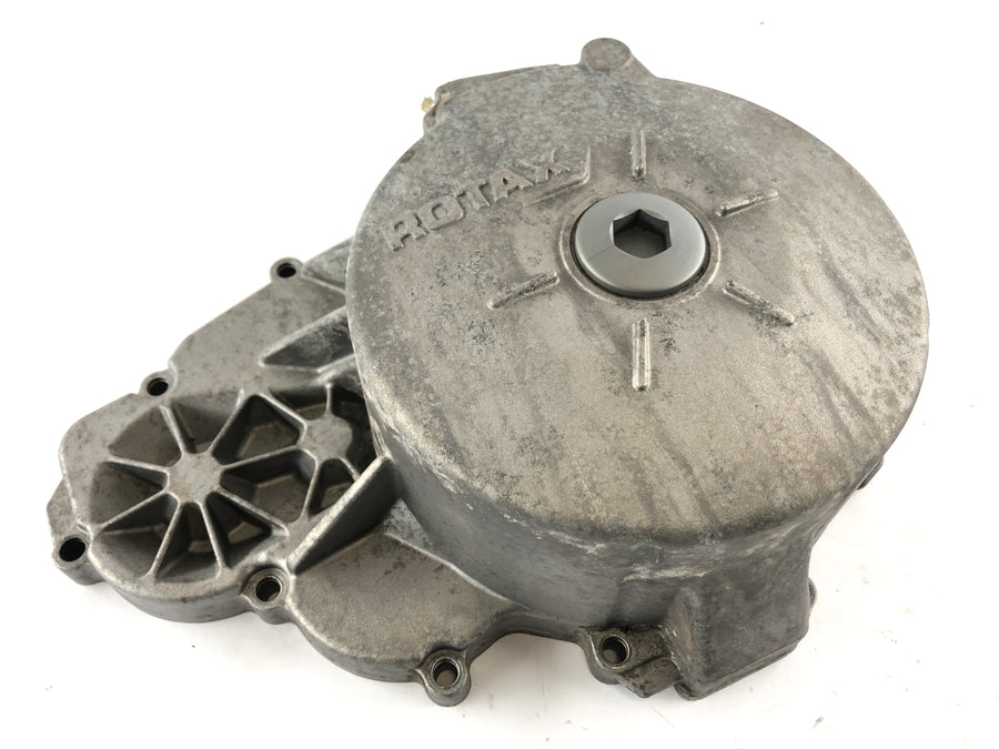 Kan på Spyder SM5 [2009] - Motorlokk på venstre polyhjulsdeksel