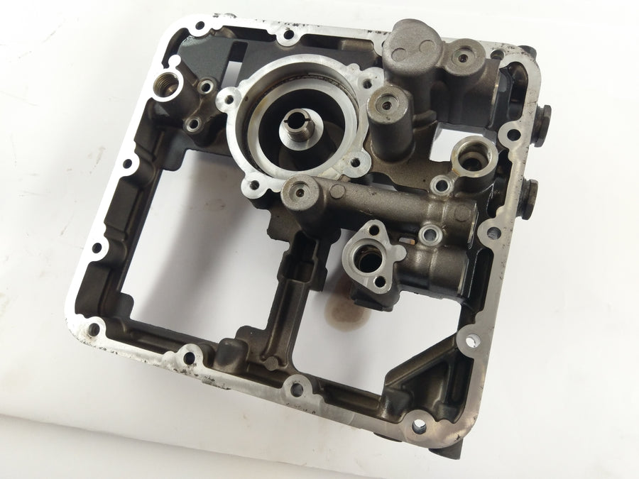 Moto Guzzi Stelvio 1200 4V [2008] - Adapteriöljypannu kannen välillä