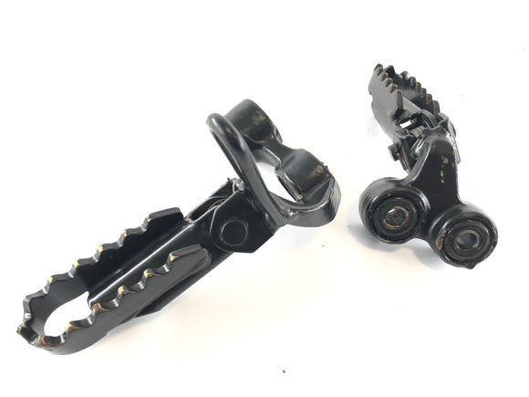 スズキDR 800 S SR42B [1991]  - 右と左のドライバーのフットレスト