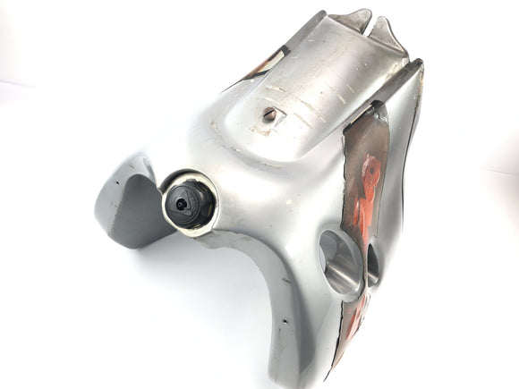 KTM 640 Adventure LC4 [2001] - Serbatoio del carburante con rubinetti del carburante danneggiati