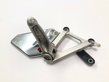 Aprilia RSV 1000 RP Mille [2001] - Driver's right footrest system