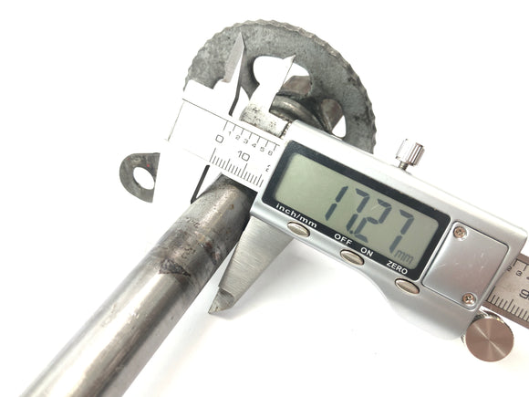 Honda XL 600 R PD03 [1986] - rear axle thru axle with chain tensioner