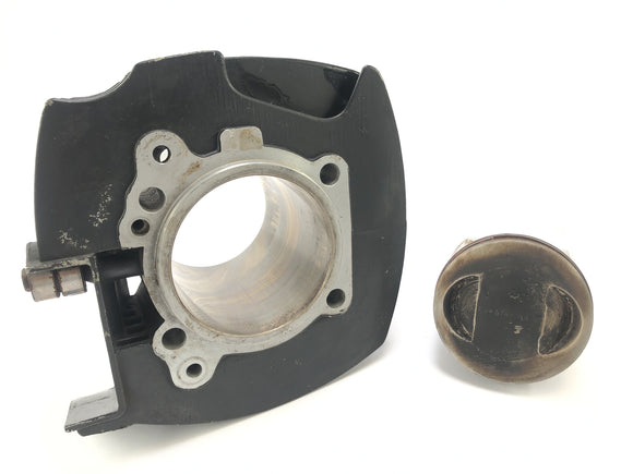 Cagiva Elefant 650 [1984] - Sylinteri mäntien kanssa takana