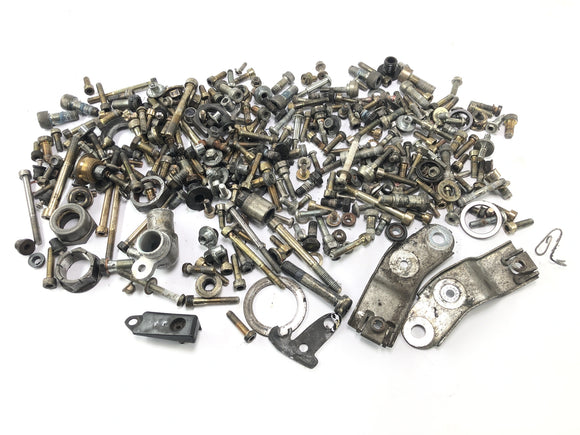 Ducati 999 H4 [2003]  - ネジと残留部品が複雑になります