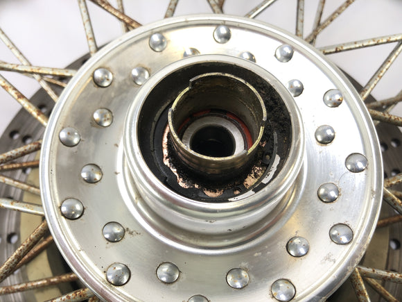 川崎VN -15 VNT50A [1989]  - 前部にブレーキディスクホイールリムを備えた前輪