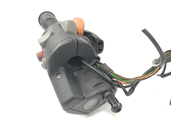 BMW R 1150 GS R21 [2002] - spínač plynu na řídítkách pravé brzdové pumpy s vyhřívanými rukojeťmi