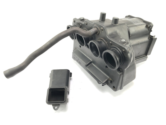 Kawasaki ZRX 1200 S ZRT20A [2002] - Caja de entrada de aire de filtro de aire de alojamiento de filtro de aire