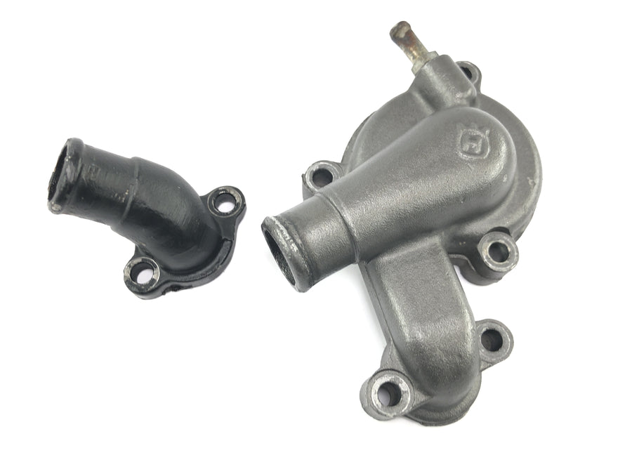 Husqvarna TE 610 H6 8AE [TE 570 H7] - Wasserpumpendeckel Kühlmittelpumpengehäuse mit Kühlmittelflansch