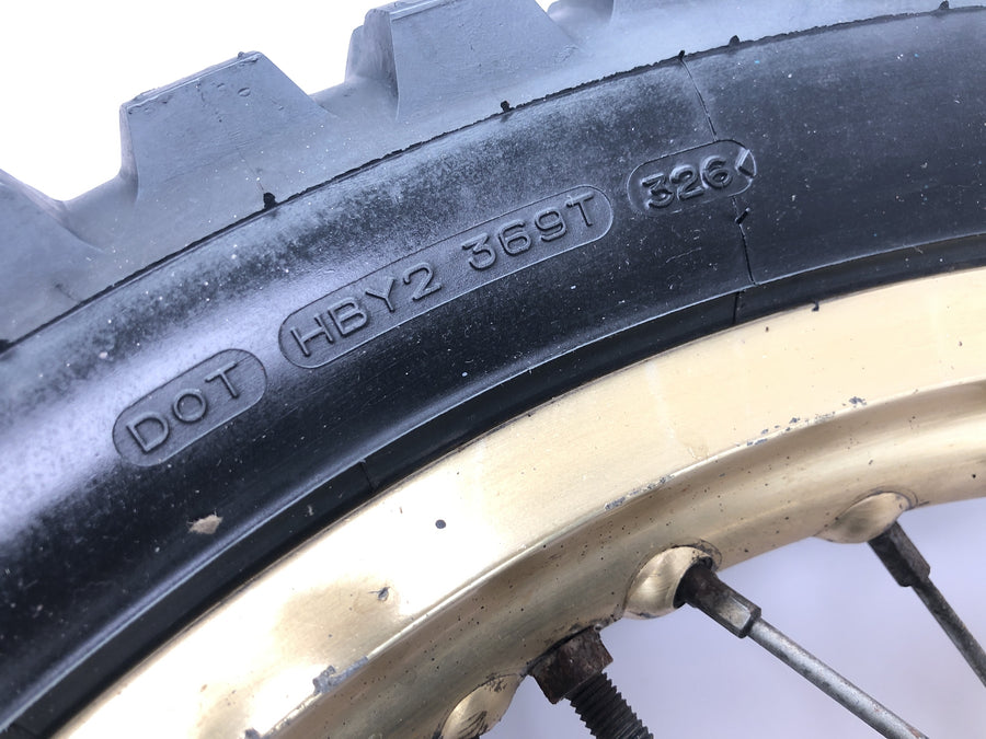 Yamaha XT 500 1U6 [1981] — задний обод, колесо с золотыми спицами, 1,85 x 18 дюймов, с барабанным тормозом