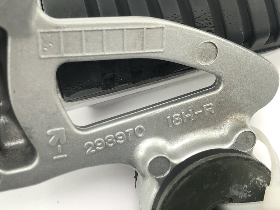 Suzuki GSF 1250 SA Bandit WVCH [2007] - Podnóżek system podnóżka pasażera tył prawy