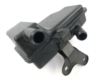 Honda CB 750 RC42 [1996] - Secondary air housing engine ventilation