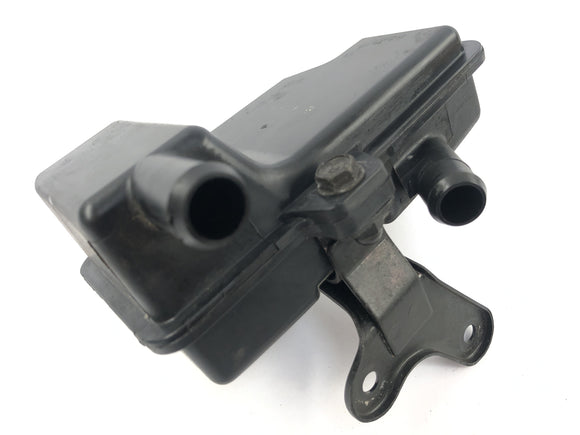 Honda CB 750 RC42 [1996] - Secondary air housing engine ventilation