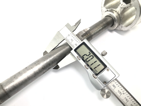 Triumph Daytona 900 T300 [1996] - Hinterachse mit Excenter Kettenspanner