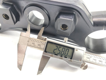 KTM 1050 Adventure [2017] - Fork Bridge nad zaciskiem kierownicy - 0