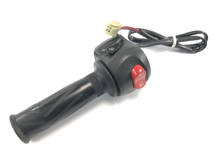 Yamaha MT 03 RM02 [2007] - Otočná rukojeť plynu Otočná rukojeť pravého krytu spínače killswitch