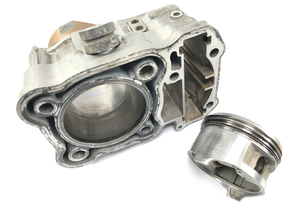 Honda XRV 750 Africa Twin RD04 [1990] - Zylinder mit Kolben vorne