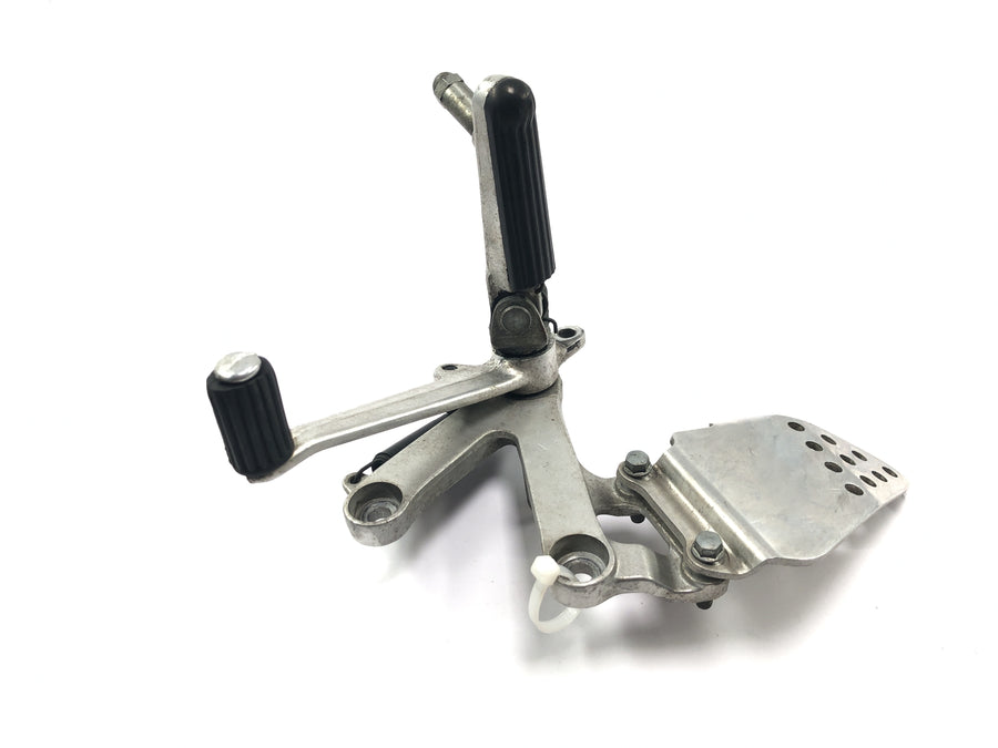 Honda CBR 900 RR Fireblade SC33 [2000] - Reposapiés delantero derecho Reposapiés conductor con pedal de freno