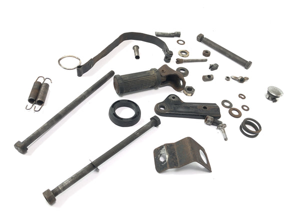 DKW NZ 250 [1938] - restes de vis de support de pièces, lot mixte