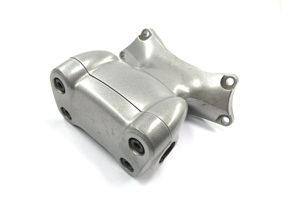 Kawasaki Versys KLE 650 A [2006] - зажим руля держатель руля подставка под руль