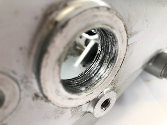 BMW R 1150 GS R21 [2002] - Getriebe Schwingengewinde defekt