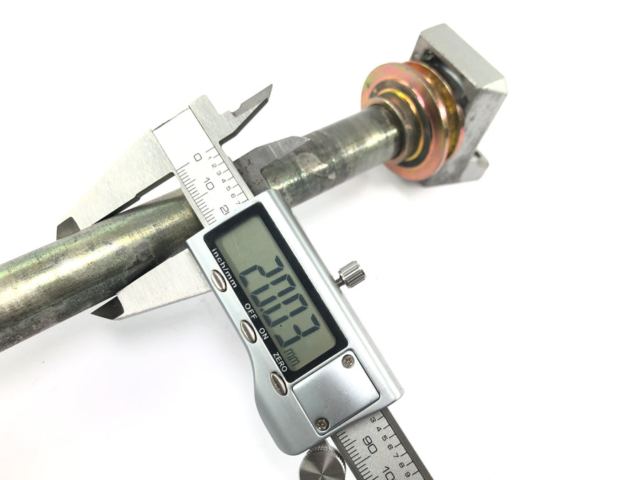 Cagiva Planet 125 [1998] - 後輪軸 ホイール軸 後輪軸完成