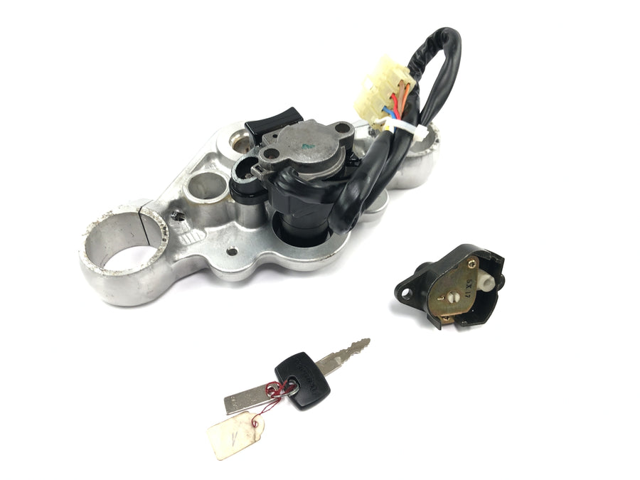 トライアンフ サンダーバード 900 T309RT [1995] - アッパーフォークブリッジ、イグニッションロック、ステアリングロック、シートロック付きロックセット