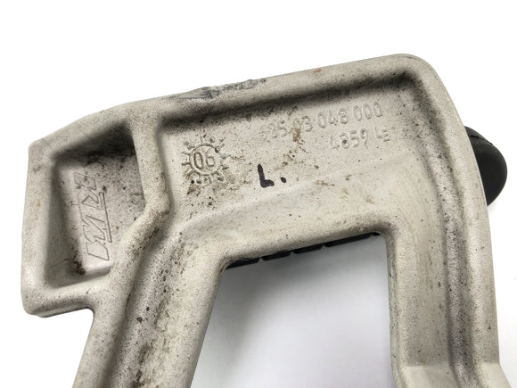 KTM 950 SM LC8 [2008] - Držák Footrest Footrest na levém spolujezdcích