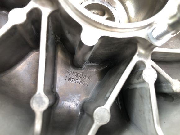 Suzuki VZ 1500 WVCU [2011] - Tampa do alternador Tampa Lima Tampa do motor esquerda