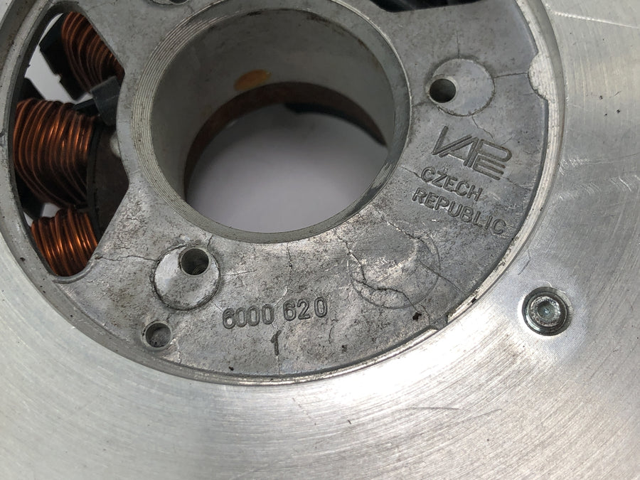 Yamaha XT 500 1U6 [1981] - Stator alternátor zapalování základní deska generátoru nabíjení statoru