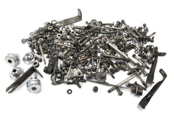 Moto Guzzi California III VY Integrale [1990] - resztki części i śruby wymieszane