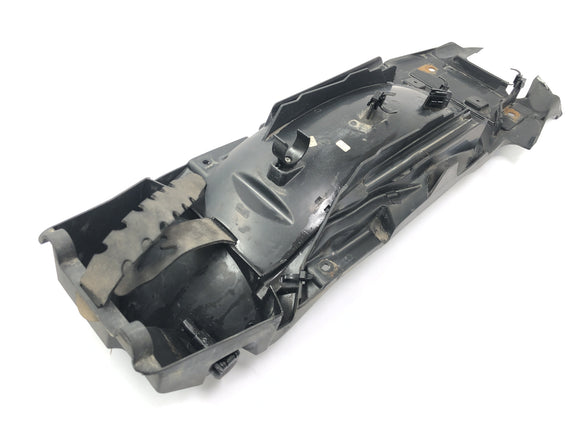 BMW R 1200 GS Adventure R12 [2012] - Ochrana protiplachovací ochrany vnitřního blatníku zakrývající čištění vzadu