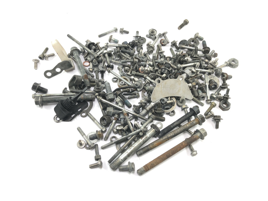 Yamaha WR 125 X DE07 [2010] - lote mixto de piezas sobrantes y tornillos