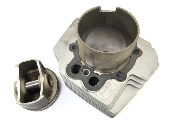 Moto Guzzi California 1100 EV KD [2002]  - 左側にピストンが付いたシリンダー