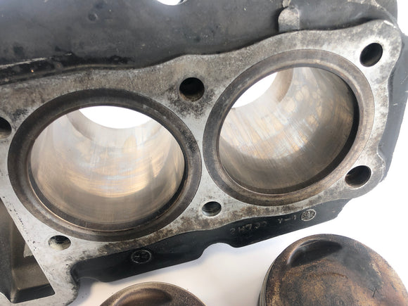 ヤマハXS 1100 2H9 [1978]  - ピストン付きシリンダー