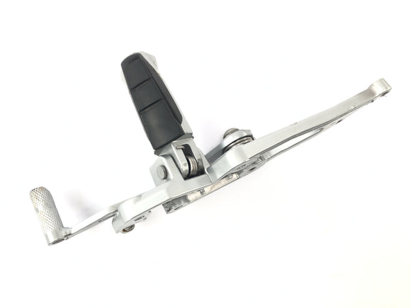 BMW K 1200 GT K12 [2003] - Systém opěrky nohou vpravo s opěrkou nohou řidiče a brzdovým pedálem