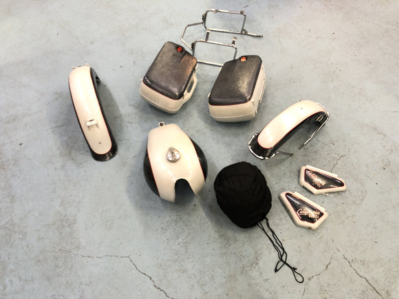 Moto Guzzi California 1100i [1995] - Lakset berekende onderdelentanktank Beschermende plaatbehuizing ingesteld met drager