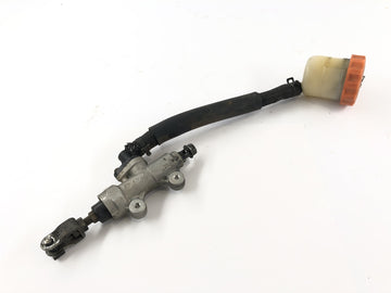 Honda CBR 1000 F SC24 [1991] - тормозный насос позади