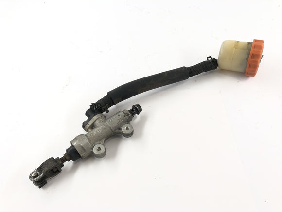 Honda CBR 1000 F SC24 [1991] - тормозный насос позади