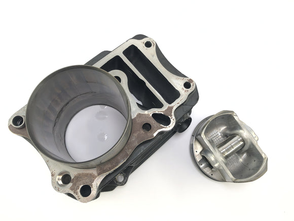 Kawasaki VN 800 Classic [2000] - válec s pístovým válcem za sebou