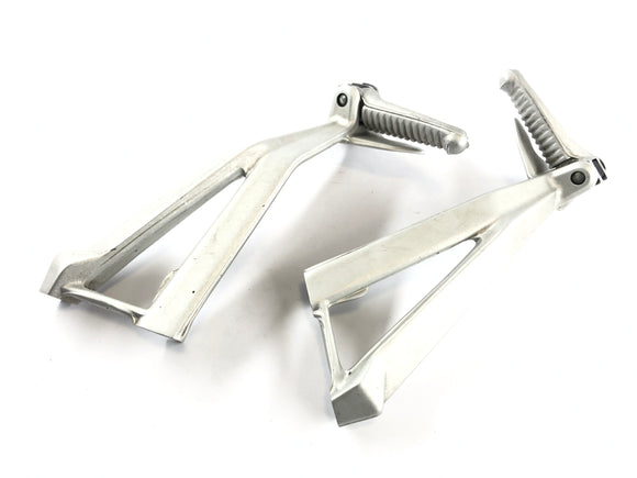 Ducati 1098 S H7 [2009] - dětské nohy vlevo a vpravo s držitelem