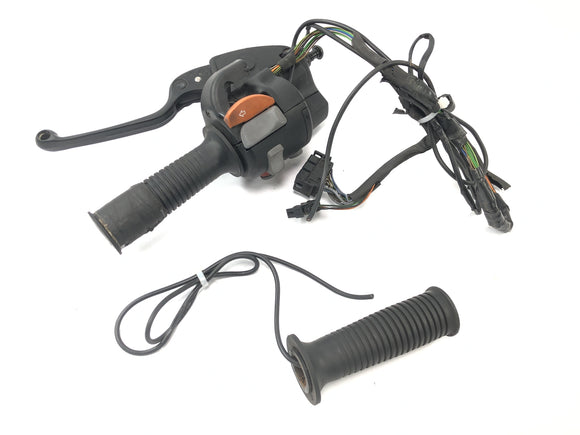 BMW R 1150 GS R21 [2002] - spínač plynu na řídítkách pravé brzdové pumpy s vyhřívanými rukojeťmi