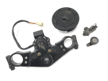 Kawasaki ZX -10 ZXT00B [1990] - Locksmith com o Fork Bridge na trava do capacete de trava de trava do tanque superior