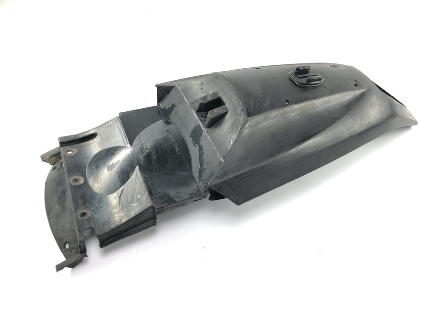 KTM 640 LC4 EGS [1999] - Holder for sprutbeskyttelse på bakskjerm bakhjulsdeksel