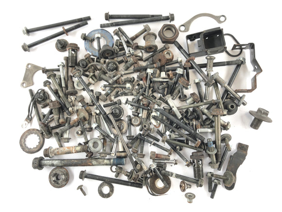 スズキGSF 1200 S Bandit WVA9 [2003]  - 残留部品とネジ