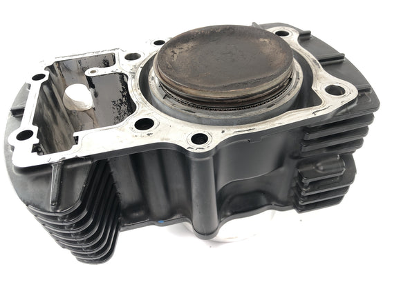 Suzuki VZ 1500 WVCU [2011] — Цилиндр с поршневым цилиндром сзади