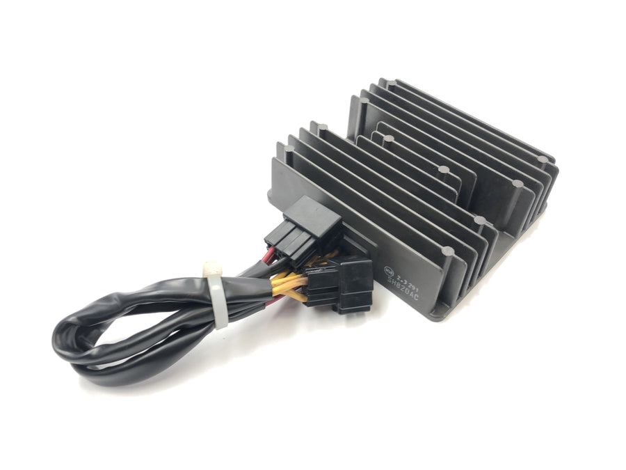 Triumph Daytona 955i T595N [2003] - Nabíječka regulátoru napětí správců