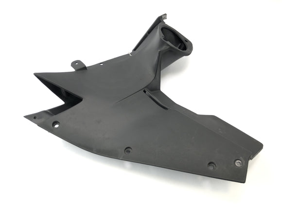 Aprilia RST 1000 Futura [2002] - Couverture du logement du filtre à air droit