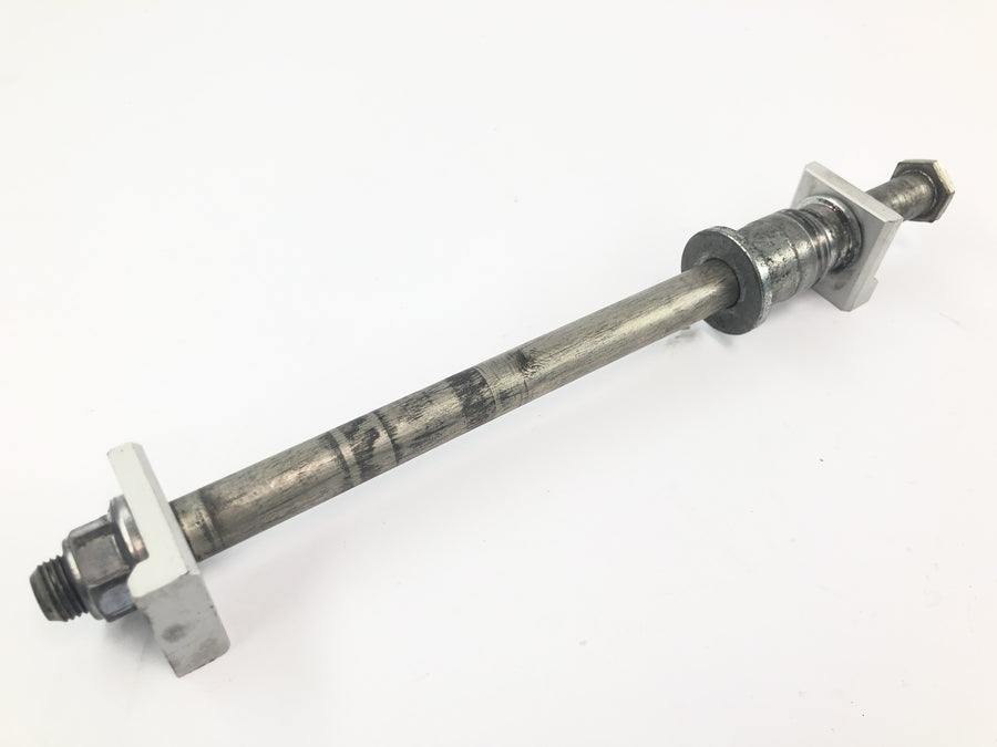 Yamaha MT 03 RM02 [2007] - Śruba śrubowa osi tylnego koła, osi tylnego koła